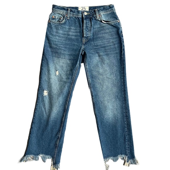 NWOT FREE PEOPLE/WE THE FREE MEDIUM WASH MID RISE DISTRESSED BOYFRIEND JEANS - Picture 1 of 10